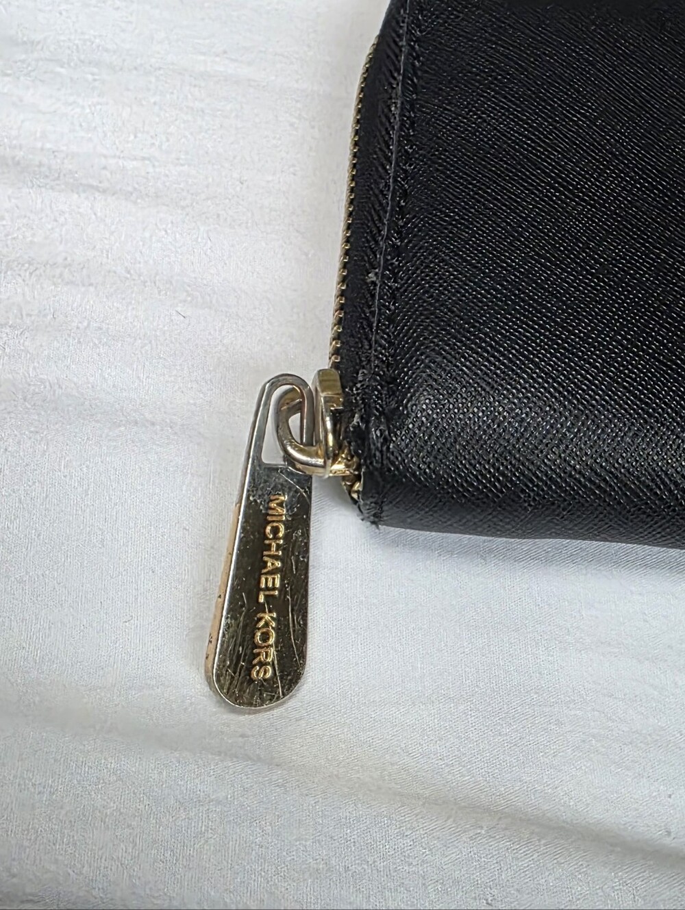 Michael Kors Black Saffiano Leather Zip Wallet with Gold Logo - Picture 2 of 15